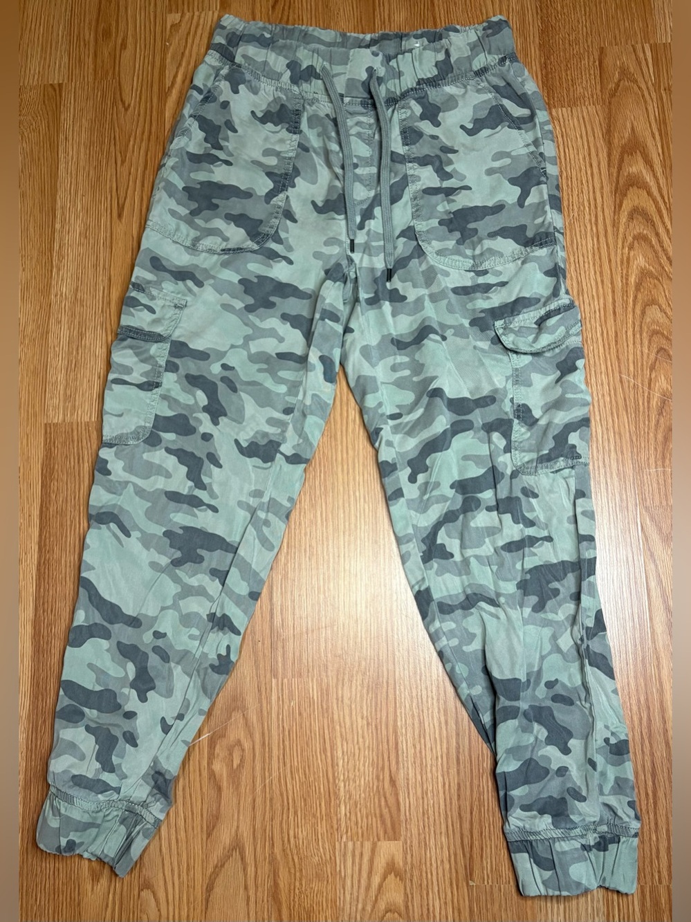 American Eagle Outfitters Green Camo Cargo Joggers